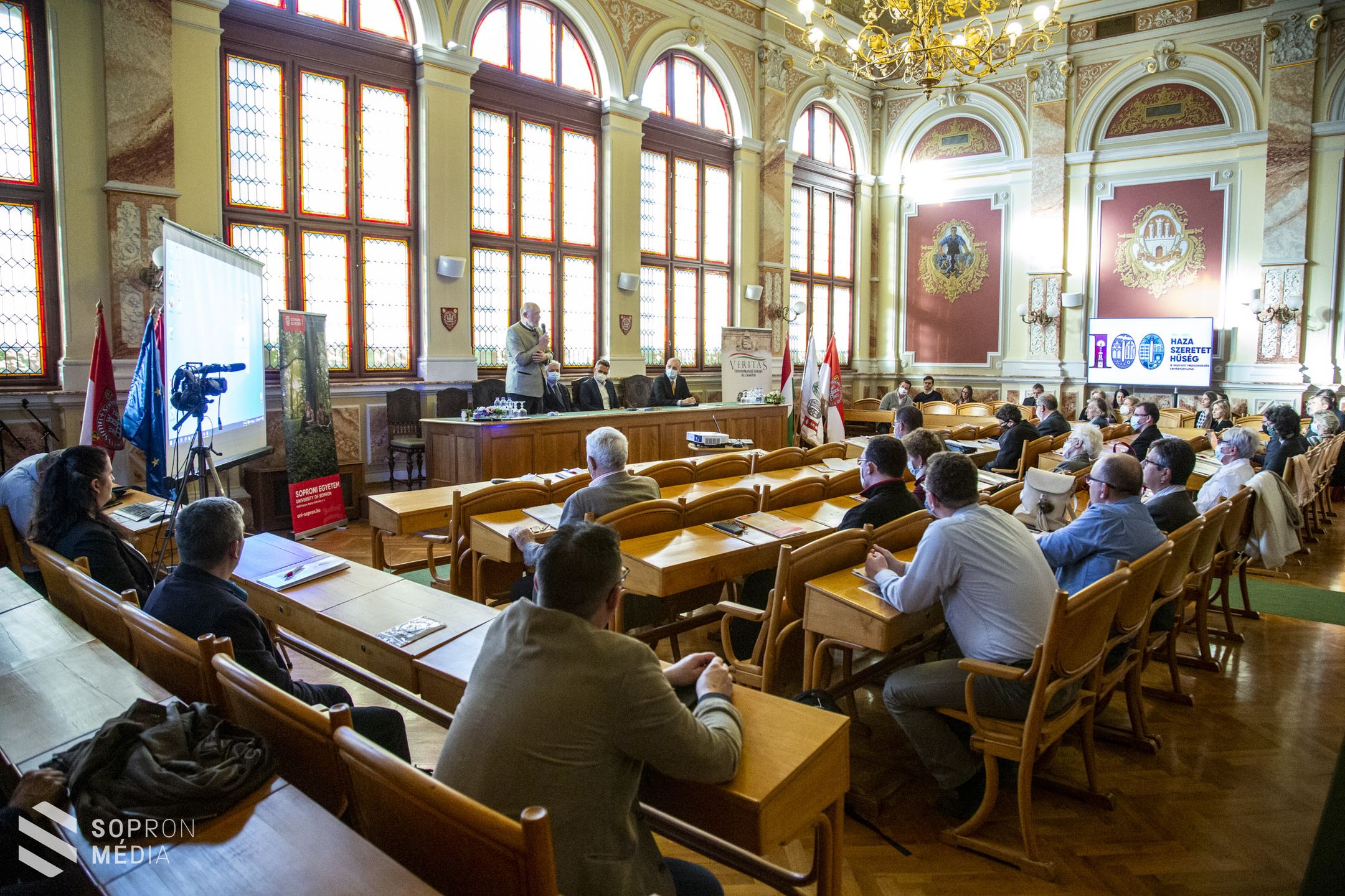 Történelmi konferencia a Városházán