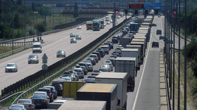 Építési és Közlekedési Minisztérium: a nehéz tehergépjárművek hétvégi forgalomkorlátozása a pünkösdi hétvégén