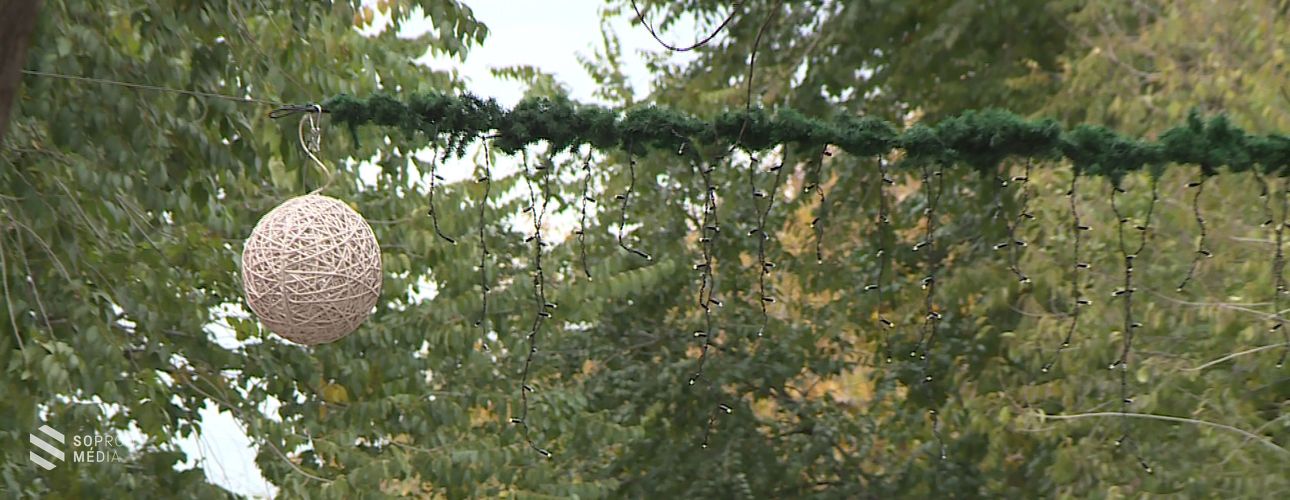 Az ünnepre hangolódnak a közterek Sopronban