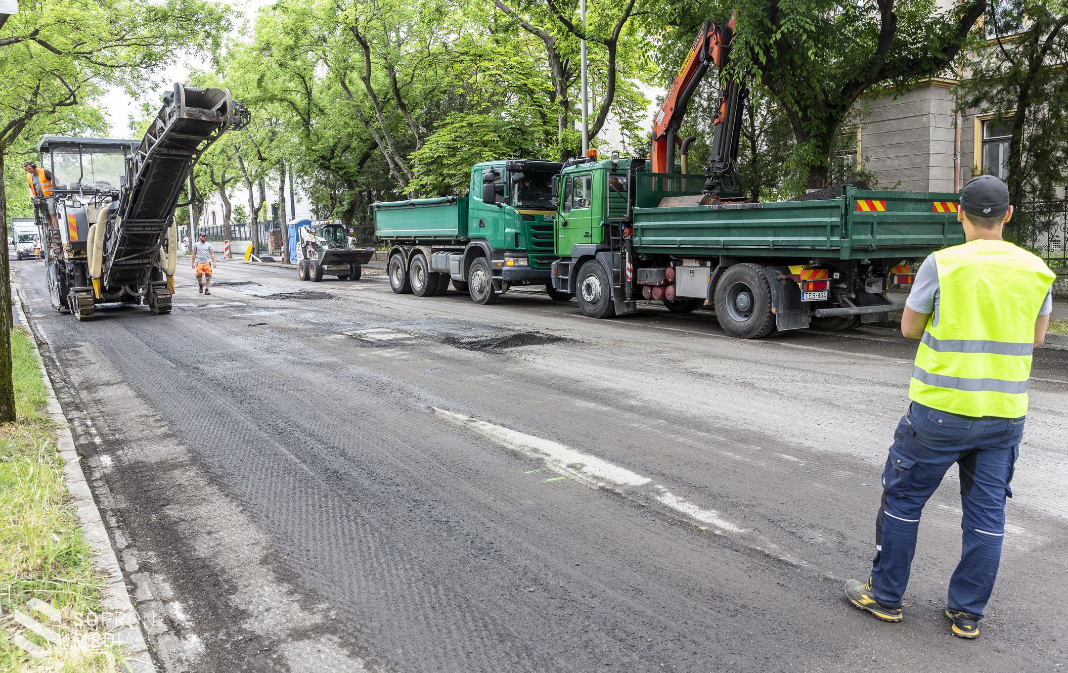 Elkezdődött a Kossuth Lajos utca útburkolatának felújítása