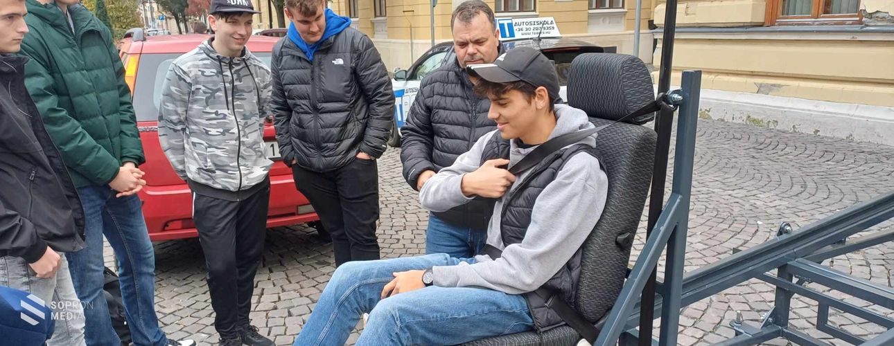 Középiskolás Várkerület Rally a bűn- és baleset-megelőzés jegyében