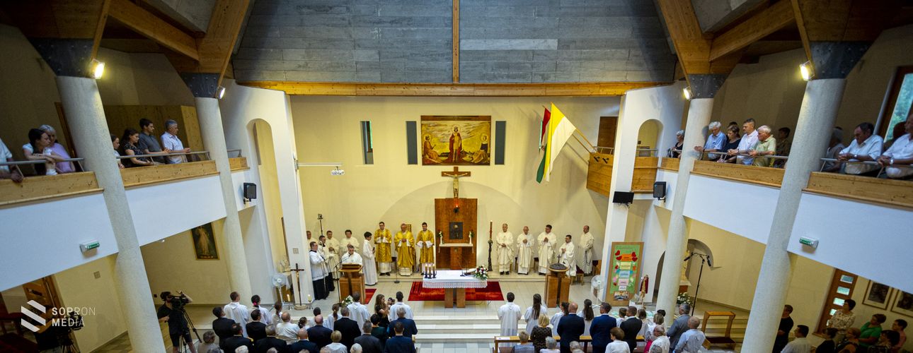 „Rátaláltam, itt a helyem!” - 25 éves a Szent Imre-templom
