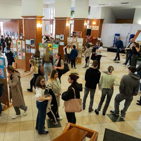 Összevont kiállítással kezdődött meg az autizmus világnapi programsorozat