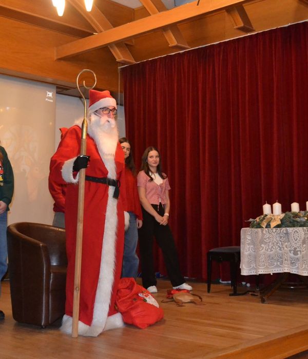 Megérkezett a Mikulás a Líceumba, és nem csak csokit hozott