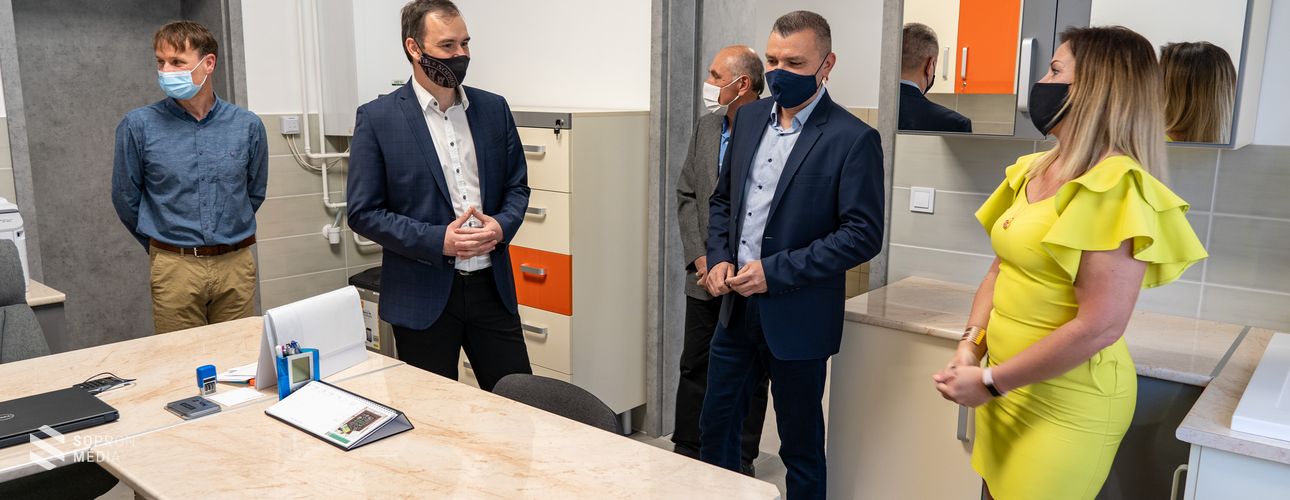 Átadták a felújított orvosi rendelőt Újkéren 