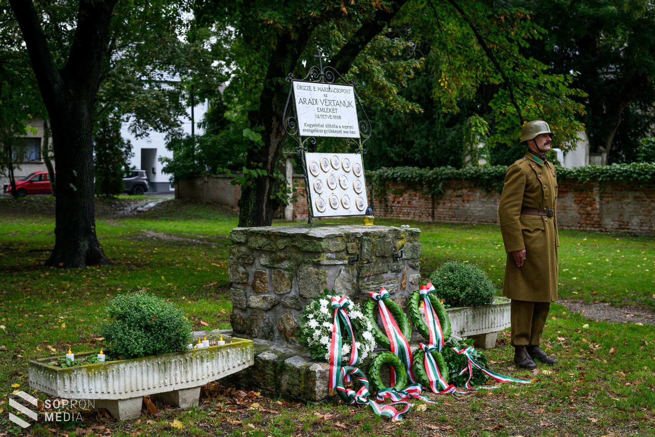 Az aradi vértanúk emléke előtt tisztelegtek Sopronban is