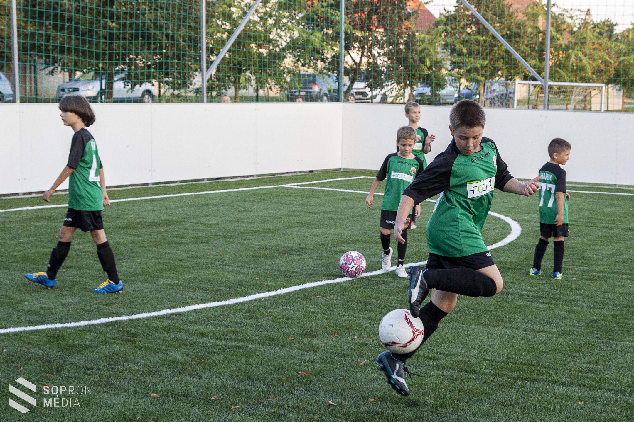 Műfüves pályán rúghatják a labdát Harkán