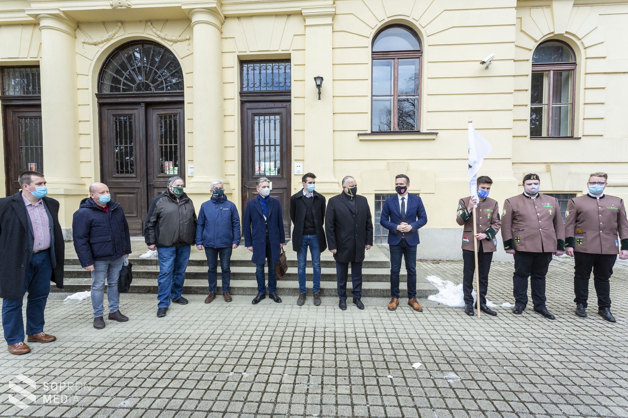 A Soproni Egyetemen is lobog a centenáriumi zászló