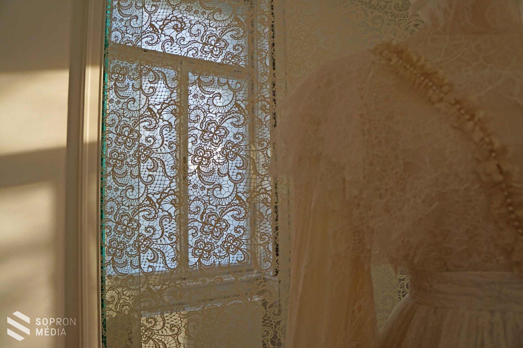 Fény, csillogás, elegancia – minden a divatról szól a Lenck-villában!