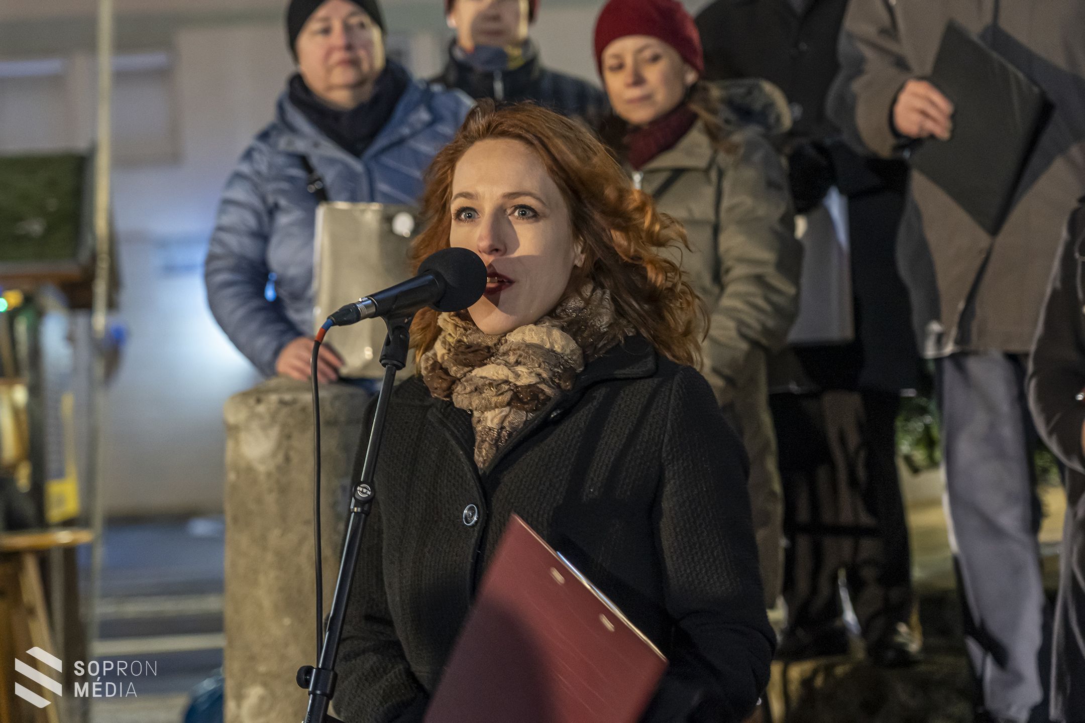 Lángra gyúlt a harmadik adventi gyertya is