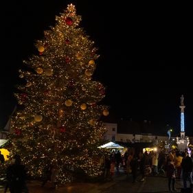 Kedvezményes utazás az adventi időszakban a soproni, szombathelyi és győri karácsonyi vásárba