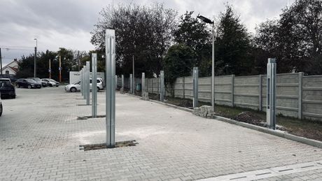 Tartó oszlopok bebetonozva