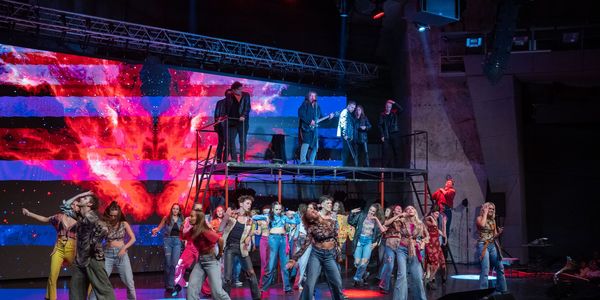 Képzelt riport egy amerikai popfesztiválról