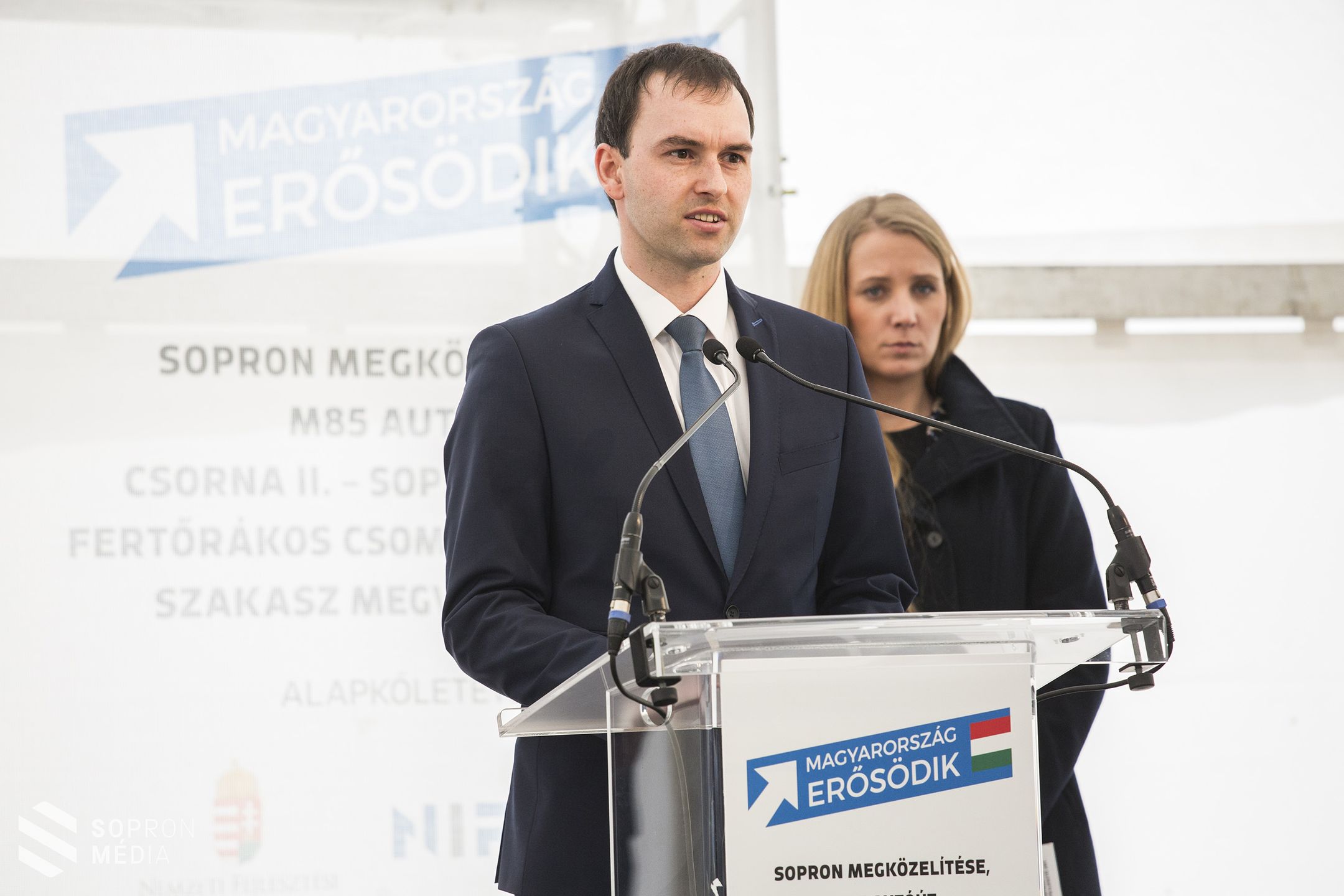 Letették az M85-ös gyorsforgalmi út alapkövét Sopron határában
