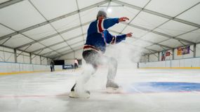 Birtokba vették a korcsolyázók a soproni műjégpályát