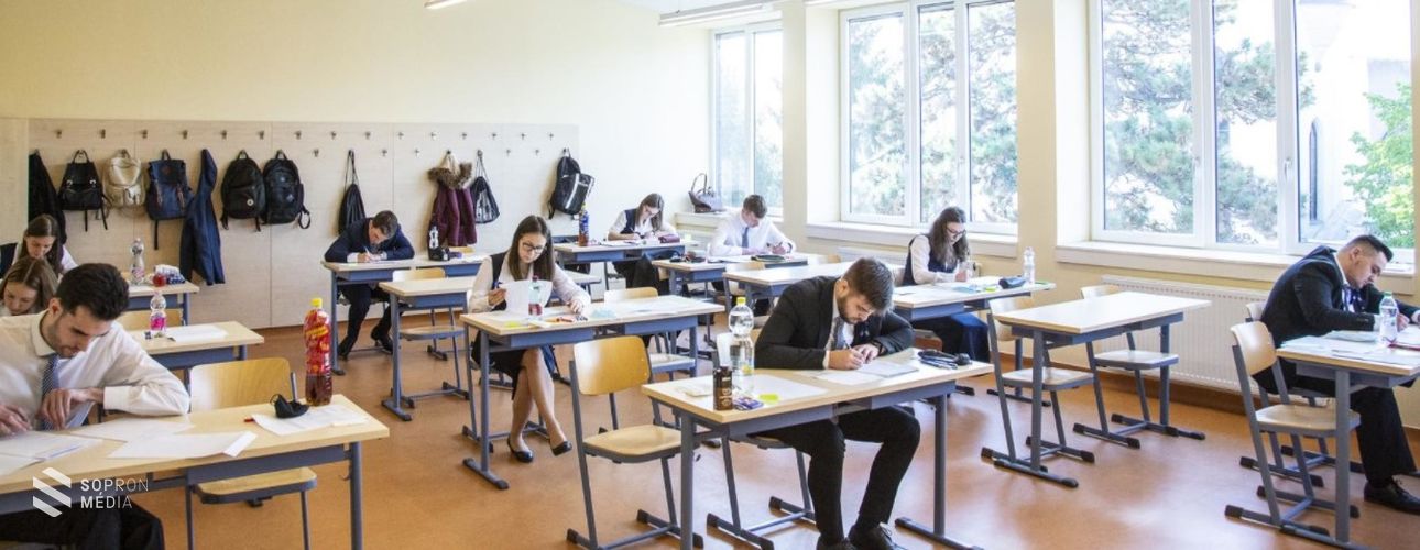 Megjelent a rendelet - május 10-től a felső tagozatosok és a középiskolások is visszatérhetnek az iskolákba