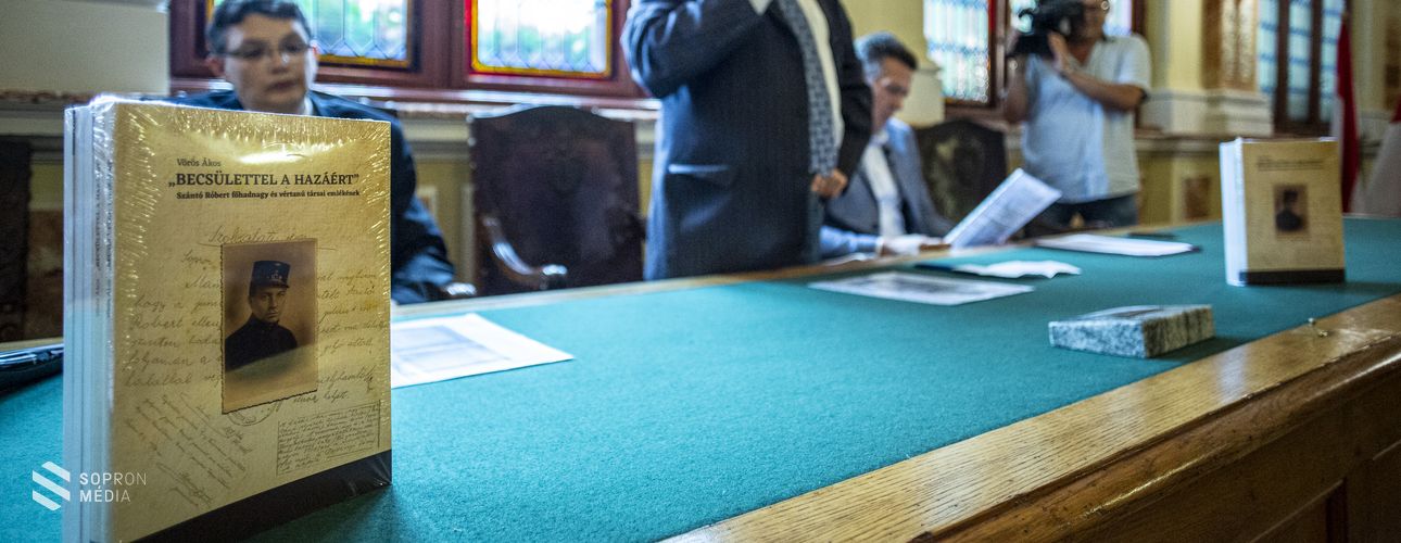 „Becsülettel a hazáért” – Bemutatták Vörös Ákos kötetét