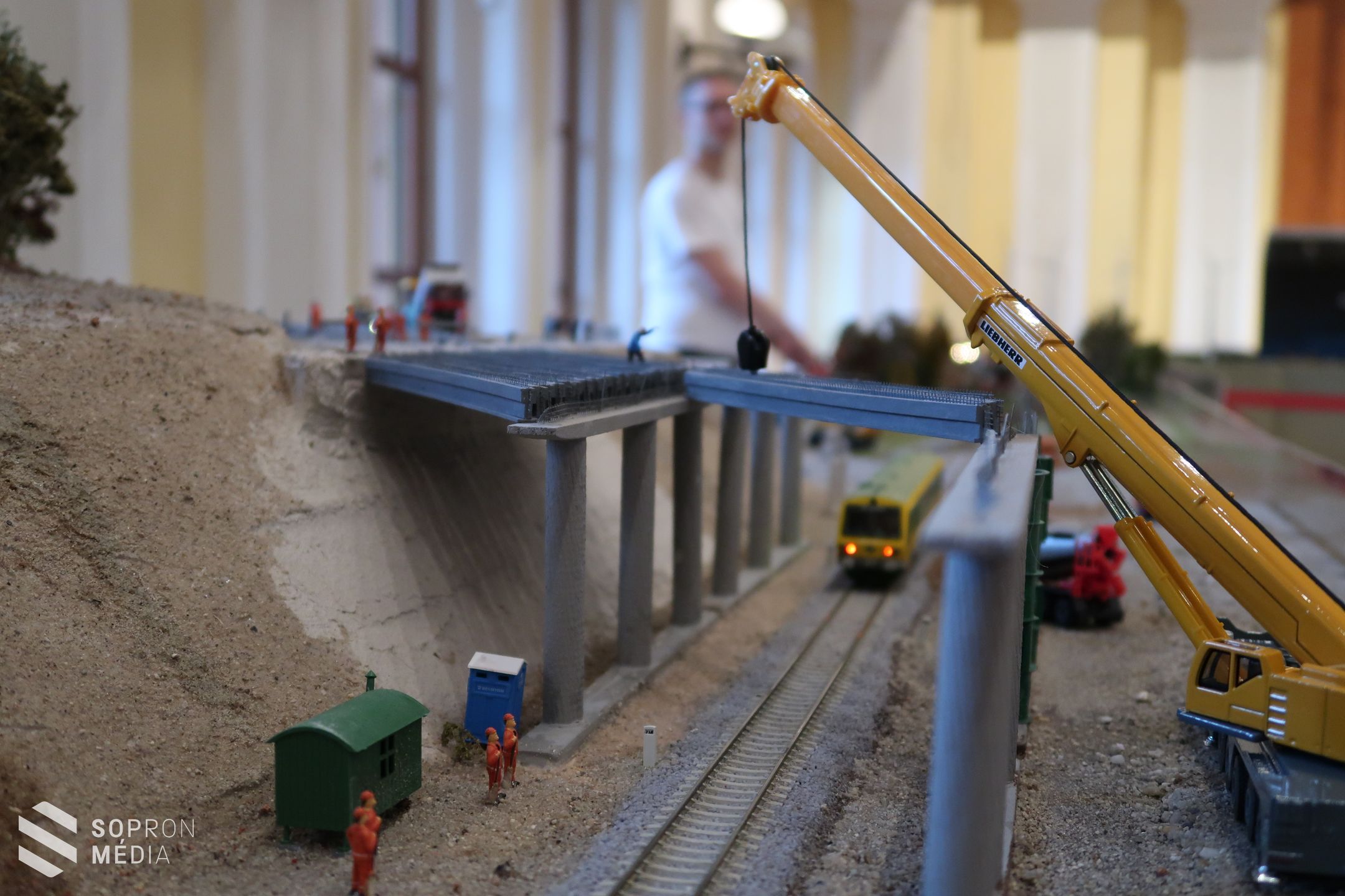 Modellezett valóság! Terepasztalon is épül az M85-ös
