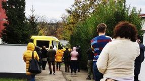 Sorban állnak a COVID 19-tesztre Sopronban - reagált az Országos Mentőszolgálat