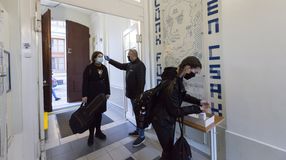 A kötelező lázmérést próbálták a soproni iskolában, testhőmérséklet mérő oszlop is érkezik az intézménybe
