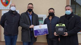 Defibrillátort adományozott a Rotary Club Sopron Harkának