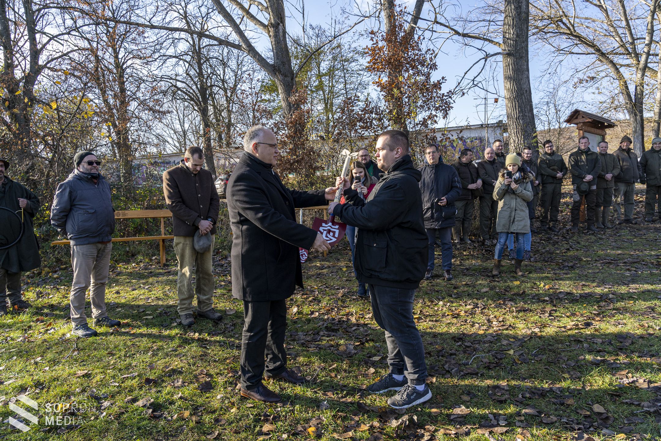 Közel 800 facsemetével gazdagodott a Hűség-erdő
