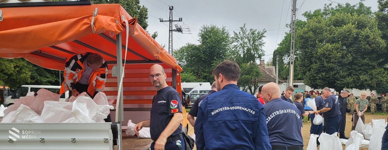 A büntetés-végrehajtás is segítette az árvízi védekezést!