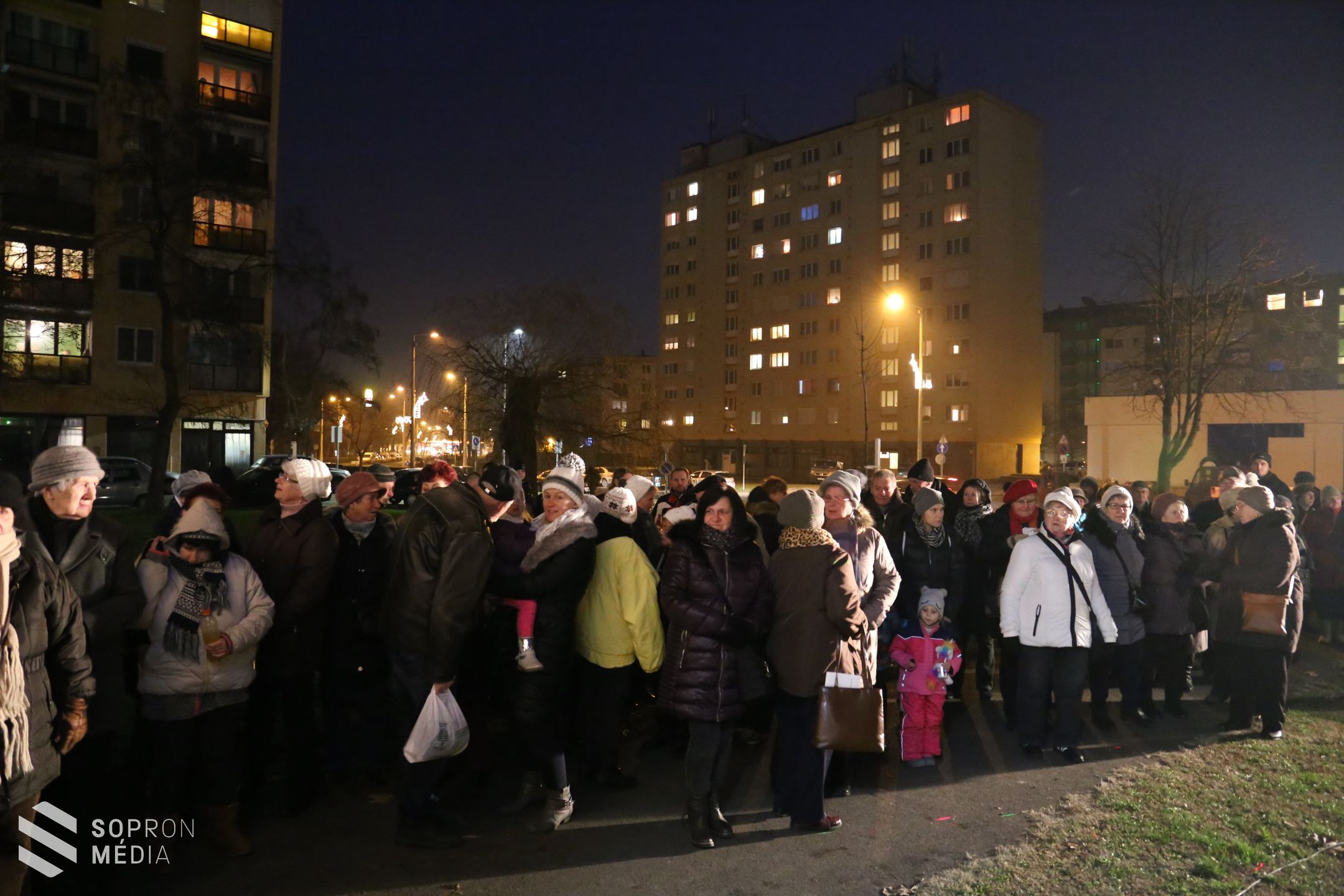 Először lobbant fel az adventi láng a Jerevánon