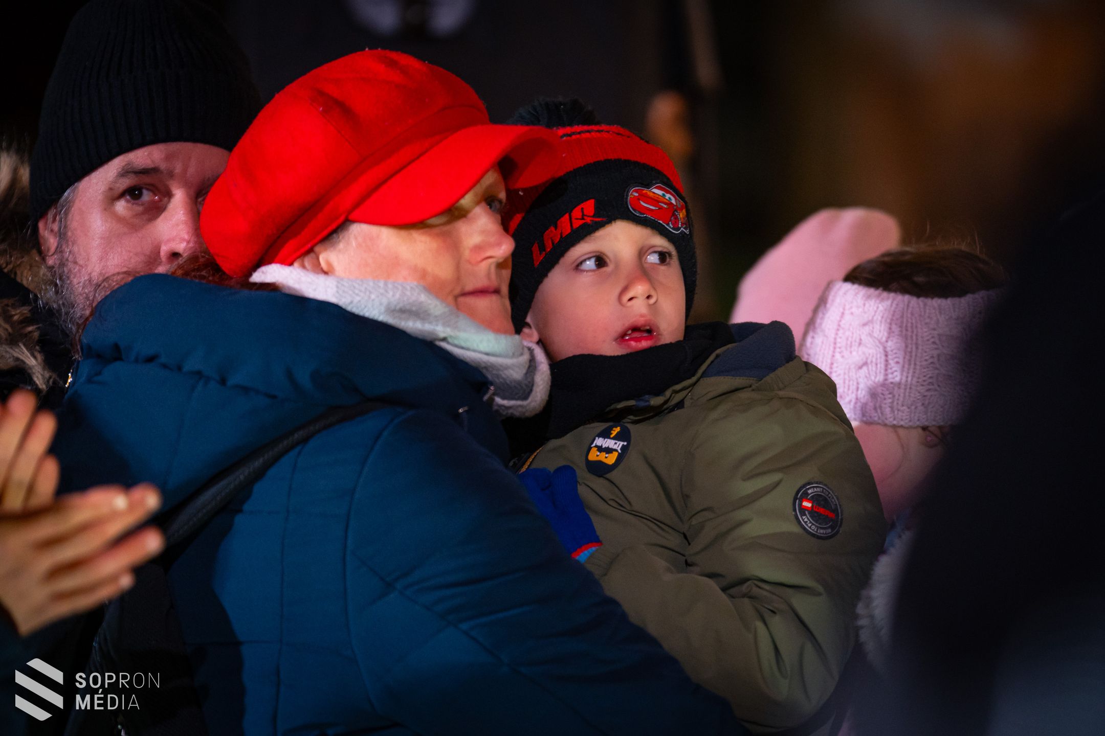 A szeretet lángja gyúlt fel Sopron Fő terén