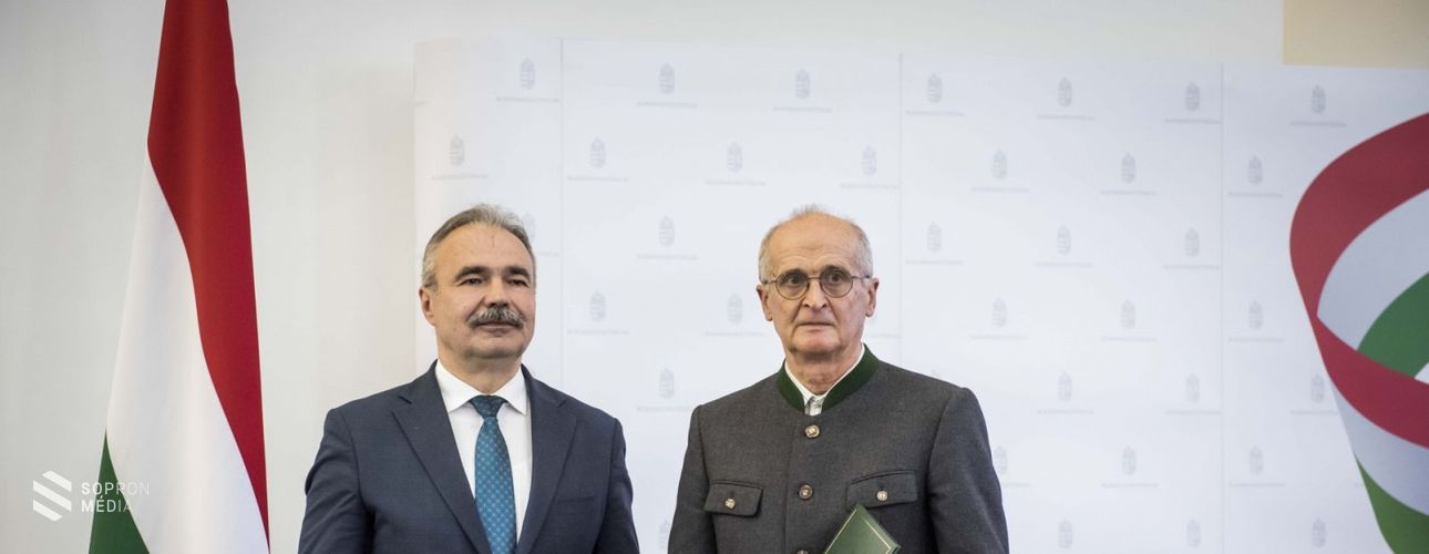 Kitüntették az Erdőmérnöki Kar nyugalmazott egyetemi docensét