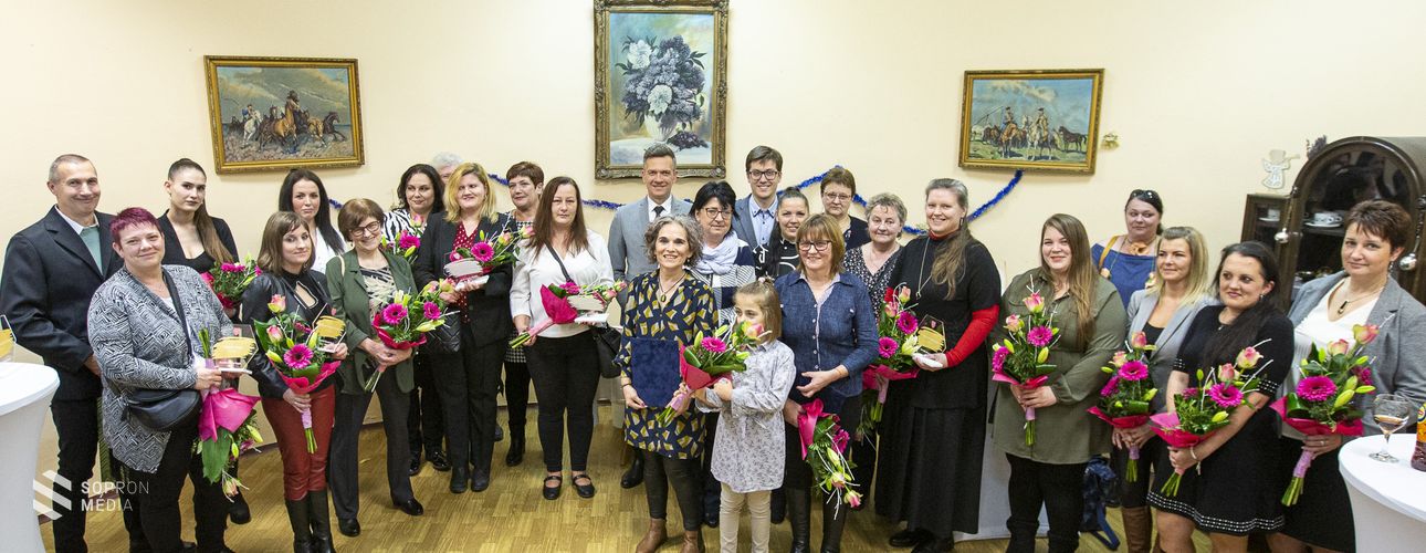A szociális területen dolgozókat díjazták