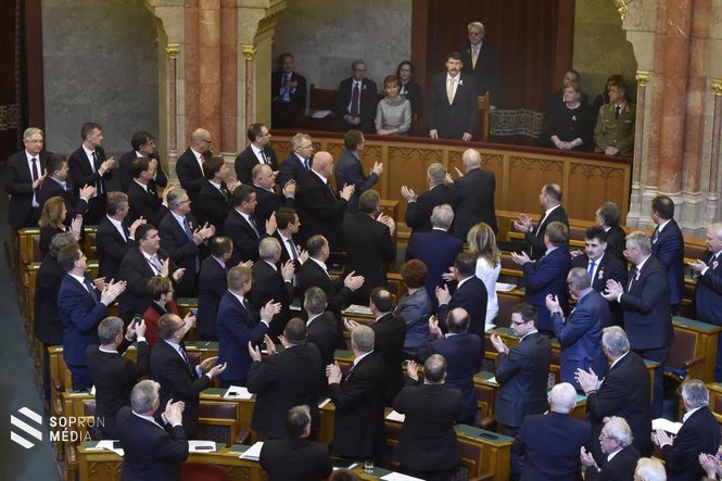 Újraválasztották Áder Jánost