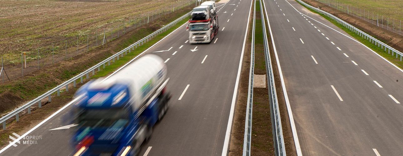 Lezárják néhány napra az M86-os csornai elkerülő szakaszát