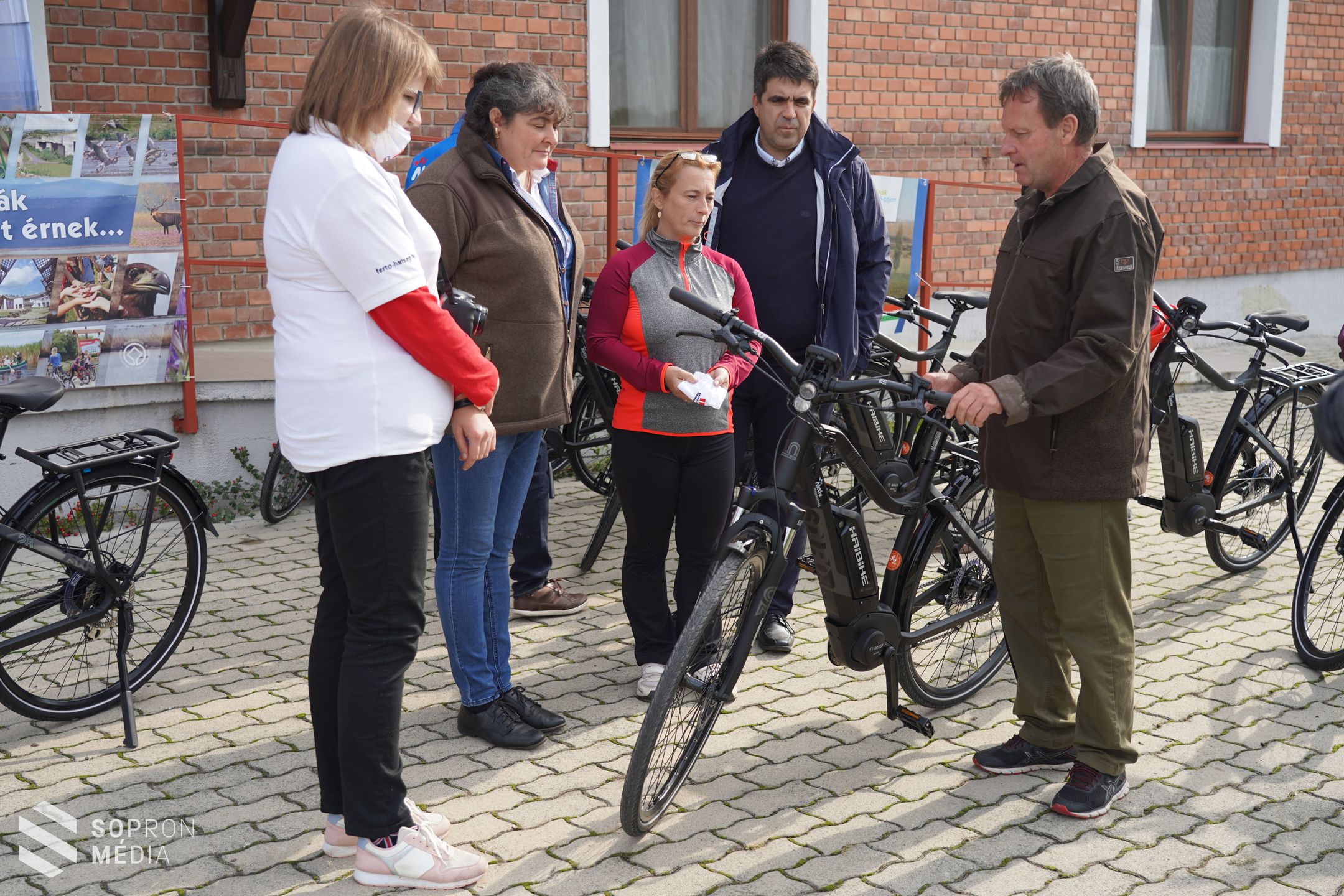 Elektromos biciklivel a Fertő-tájon - új lehetőségek a Nemzeti Parkban