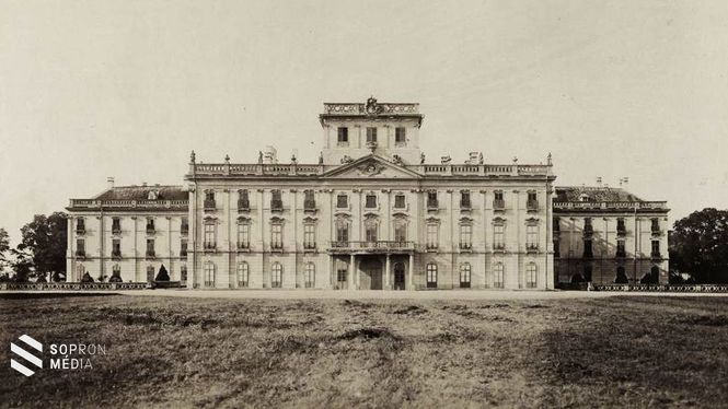 Esterházy-kastély. A felvétel 1895-1899 között készült.