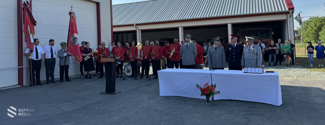 Ünnepség a nagycenki tűzoltómúzeumban