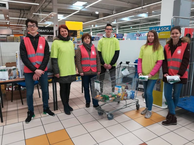 Sikeres volt a nagyböjti élelmiszergyűjtés!