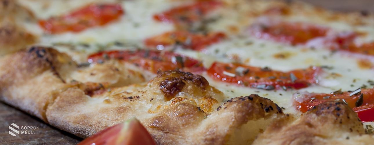 Pizzatésztát hív vissza az ALDI, fémdarabkák lehetnek a termék mellé csomagolt paradicsomszószban!
