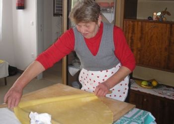 Hagyományos ételreceptek-szilvalekváros rakott tészta