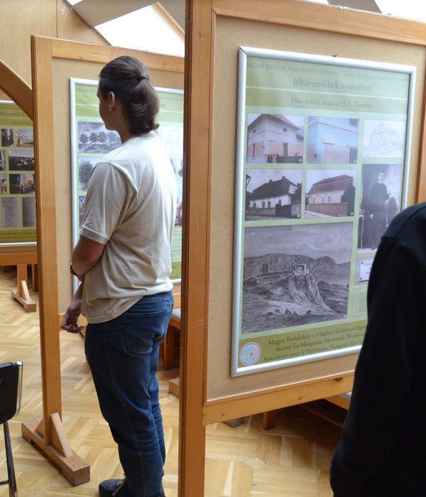 Jókai-emlékhelyek a világban - és  a díszteremben