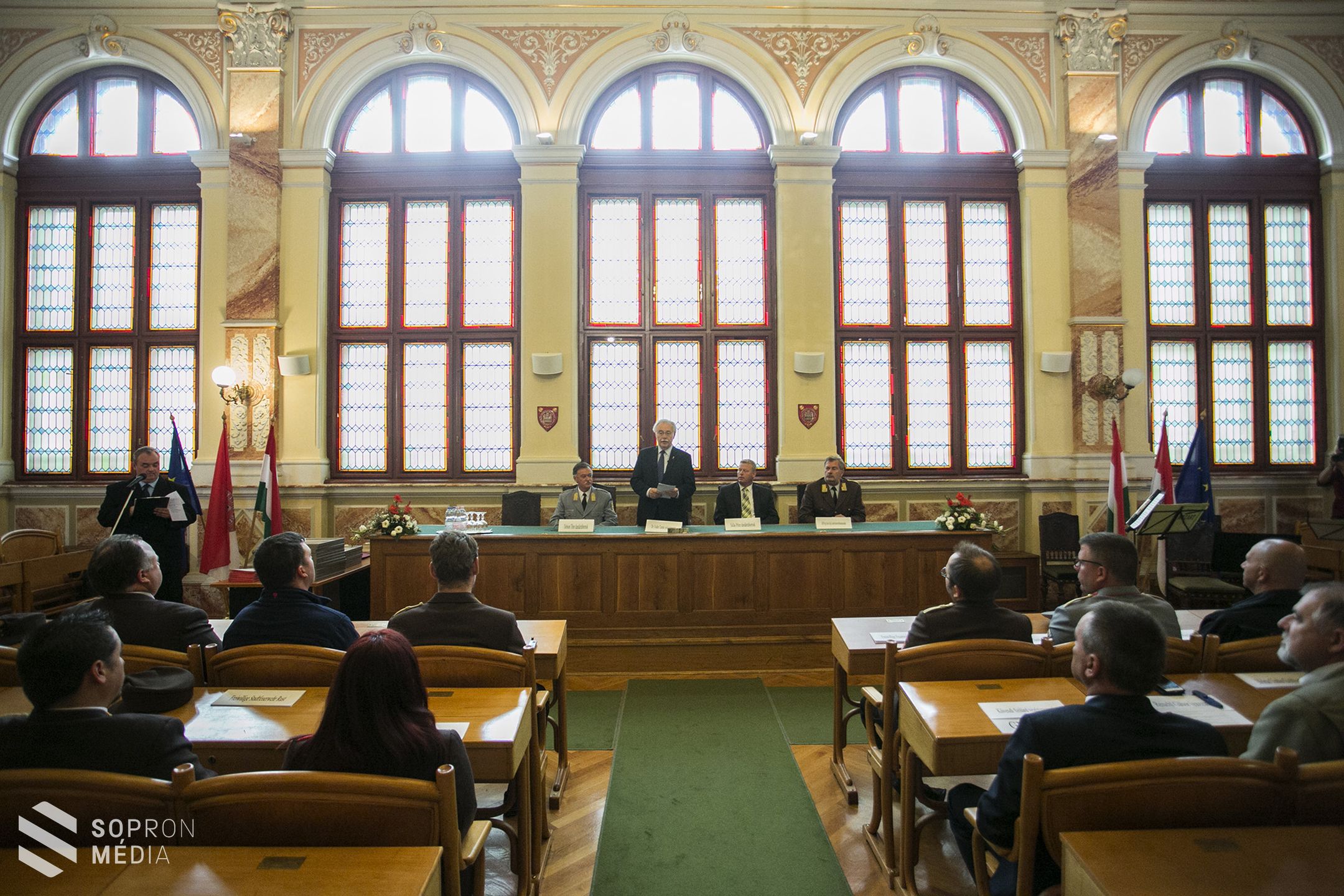 Elismerés a tűzoltóknak a Fertő tavi cölöpházak oltásában végzett áldozatos munkájáért!