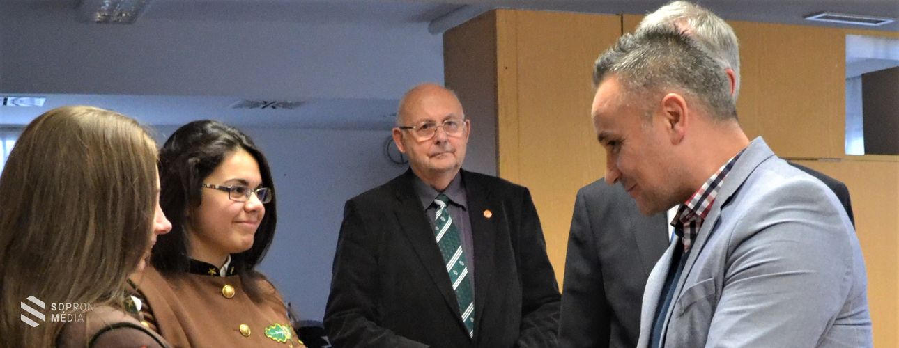  Adventi üdvözlet a városból és a színházból
