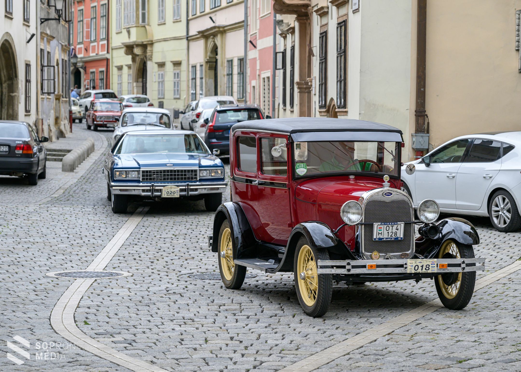 Különleges autók és motorok lepték el Sopron utcáit