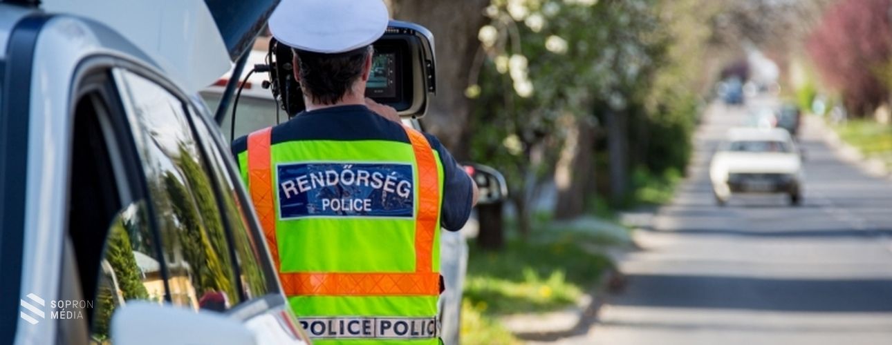 A járművezetőket ellenőrzi a rendőrség