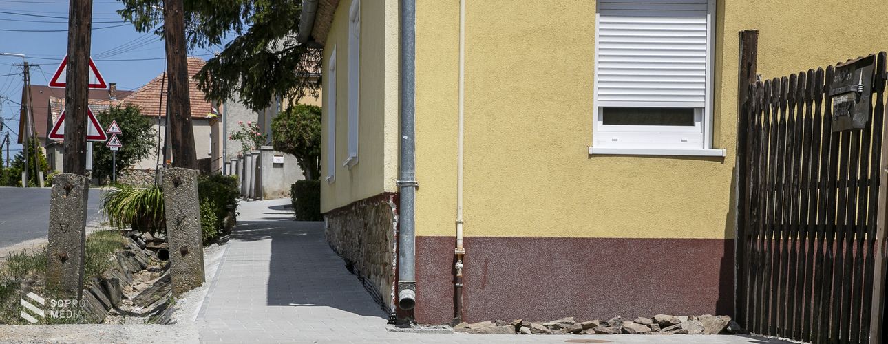 Megújult a járda Harka főutcáján