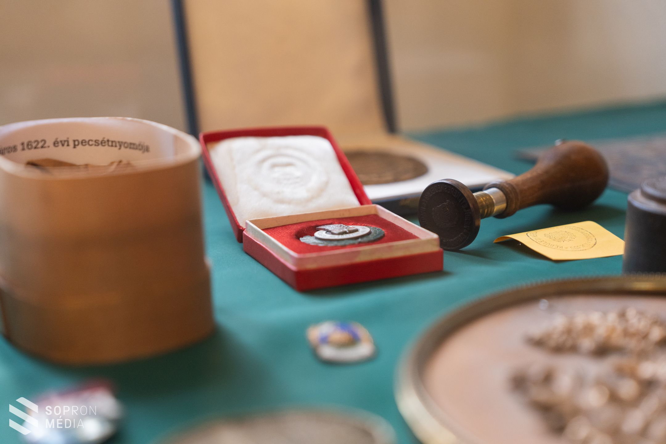 "Károly király Sopronban” címmel nyílt kiállítás a Soproni Levéltárban