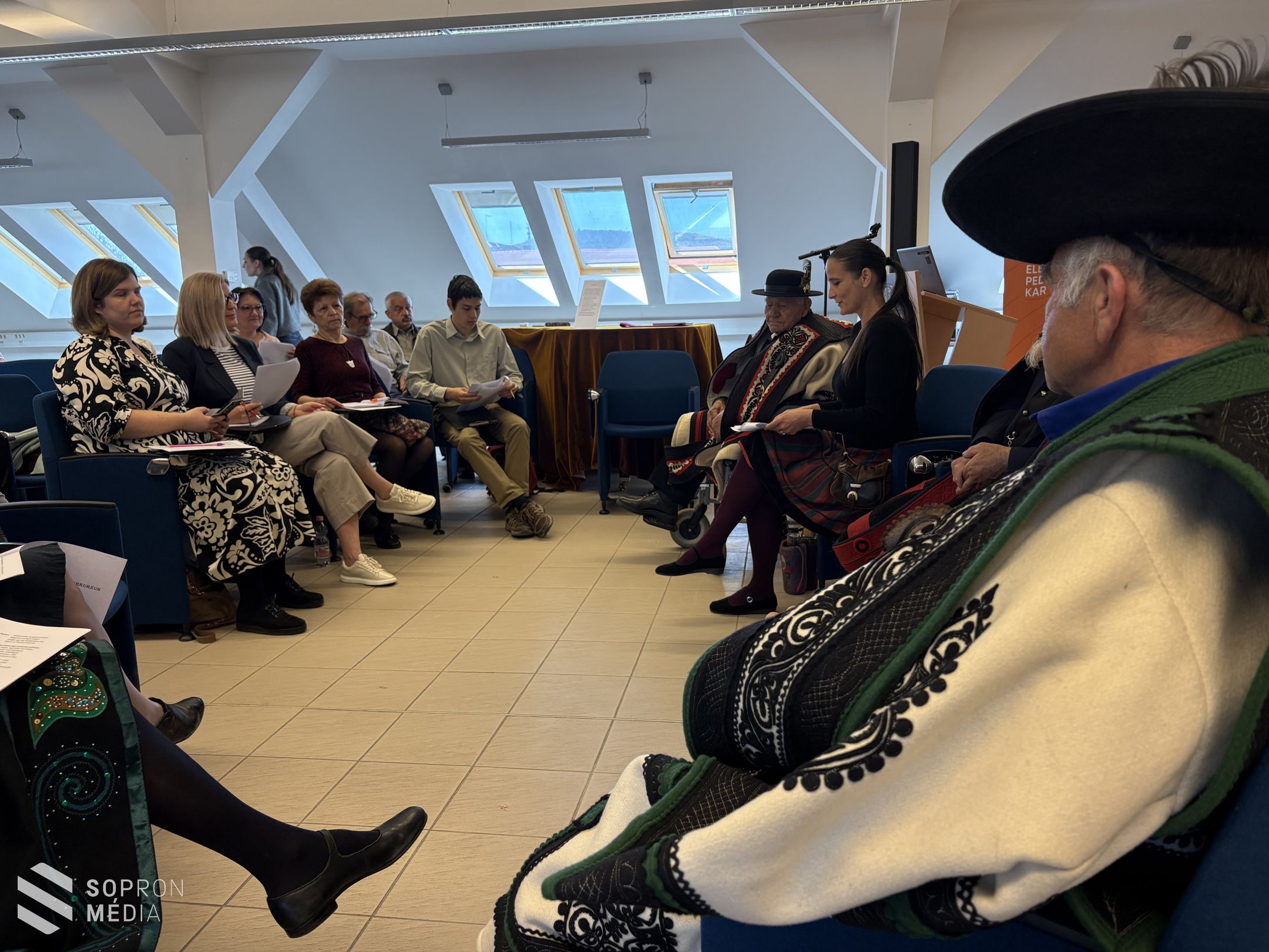 Pásztorénekekkel telt meg a Benedek-kar