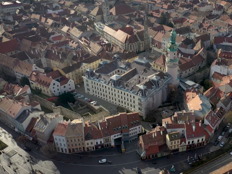 Látványos videó a soproni fejlesztésekről