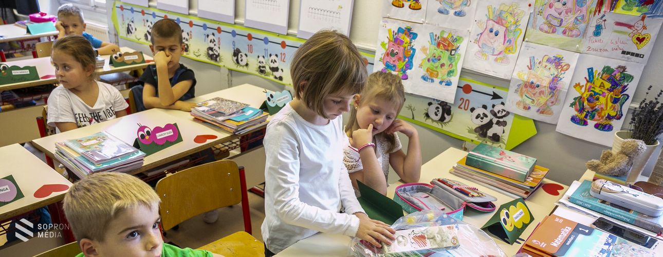 Ingyenes füzetcsomagot kapott az önkormányzattól minden elsős és másodikos