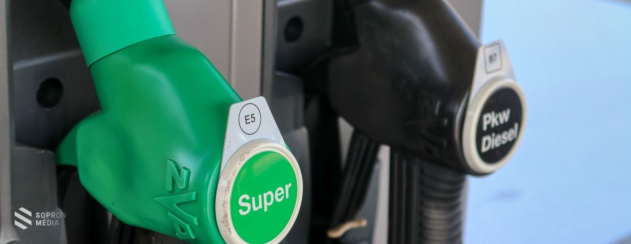 Péntektől csökken a benzin ára, miután a kormány belengette az újabb ársapkát